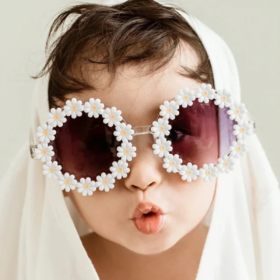 Piccoli fiori a margherita Decorazione con montatura rotonda Occhiali da sole da viaggio alla moda per bambini